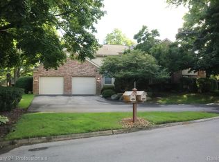 36985 Deer Run Dr, Farmington, MI 48331