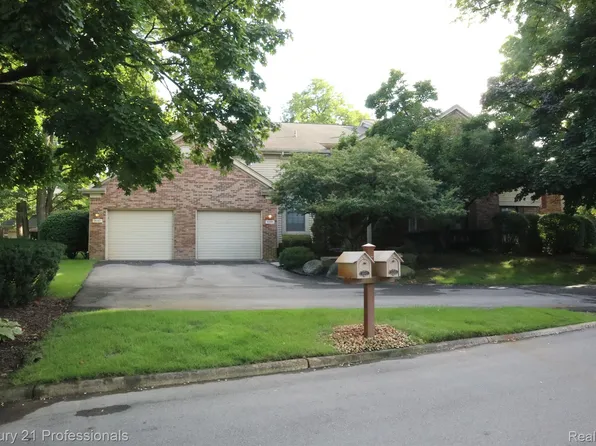 36985 Deer Run Dr, Farmington, MI 48331