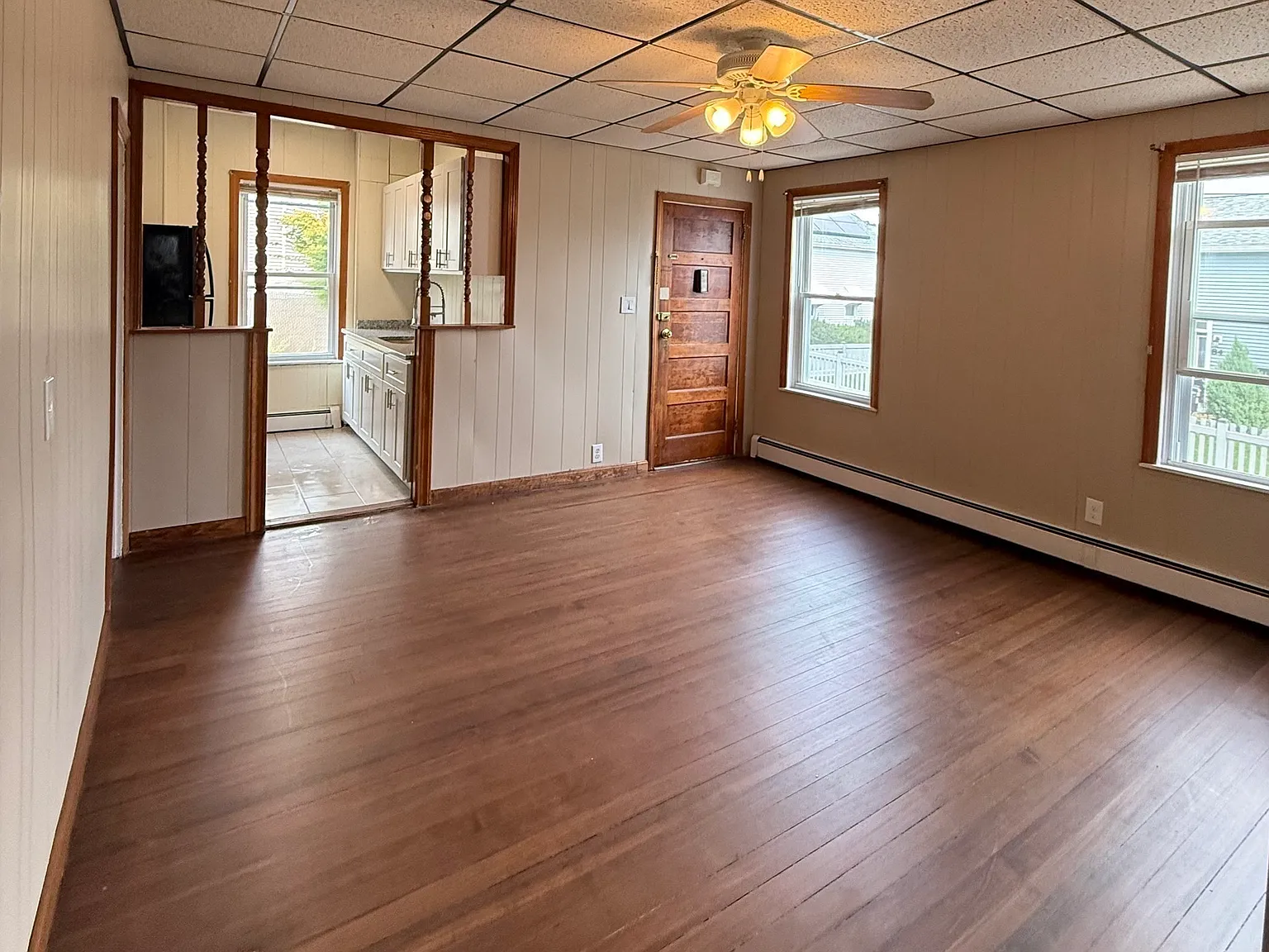 3 bed, 1.0 bath, 1298 sqft, $2,100 — Photo 4