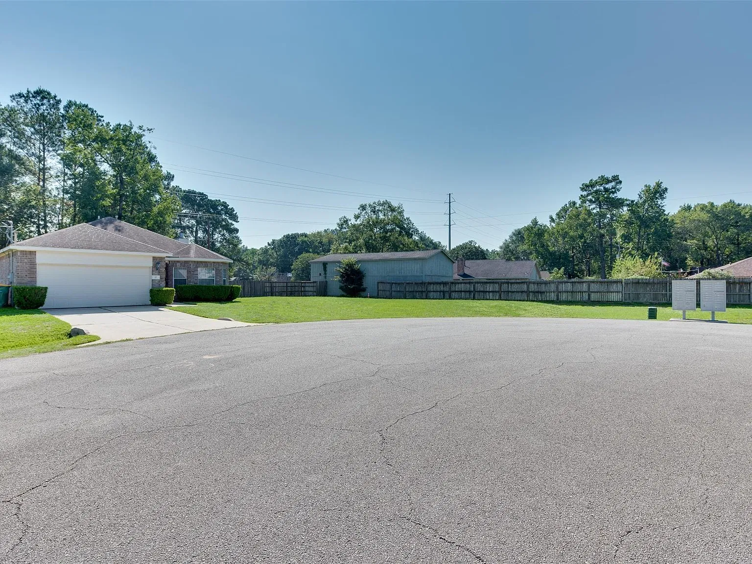 3 bed, 2.0 bath, 1505 sqft, $2,100 — Photo 2