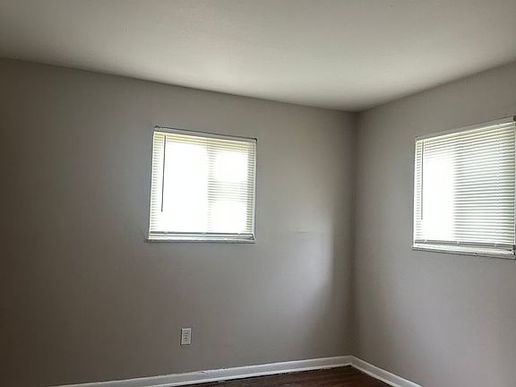 3rd image of 2957-2959 E 11th Ave