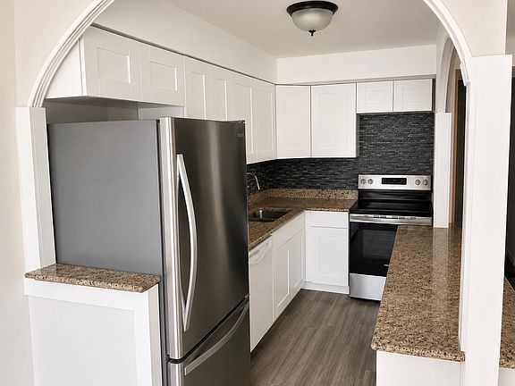 3rd image of 6118 N Sheridan Rd APT 501