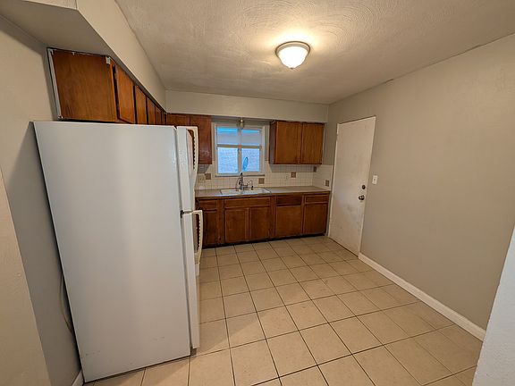 2nd image of 1131 Tonawanda Ave #1131