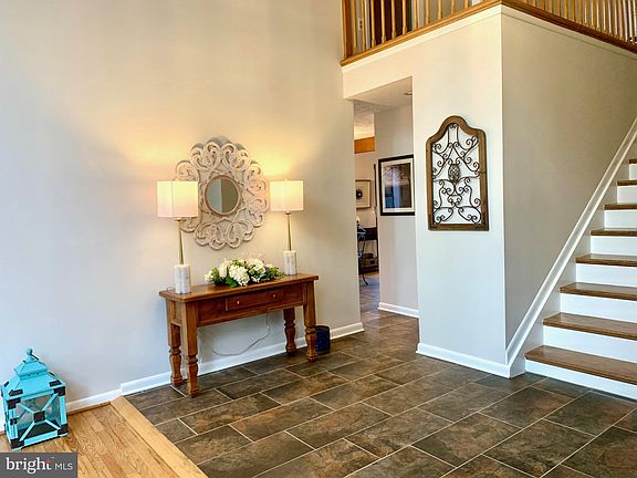 4th image of 313 Braeburn Glen Ct