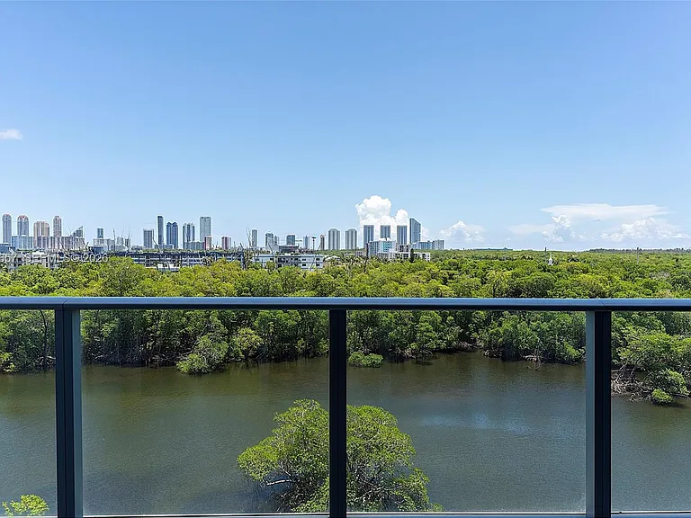 16385 Biscayne Blvd #717 — Photo 43