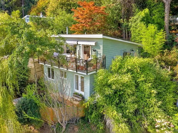 2787 Panorama Dr, North Vancouver, BC V7G 1V7