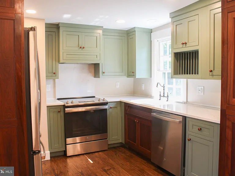 242 Fort Bowman Rd — Photo 4