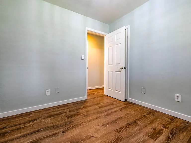 1104 Washington Dr — Photo 24