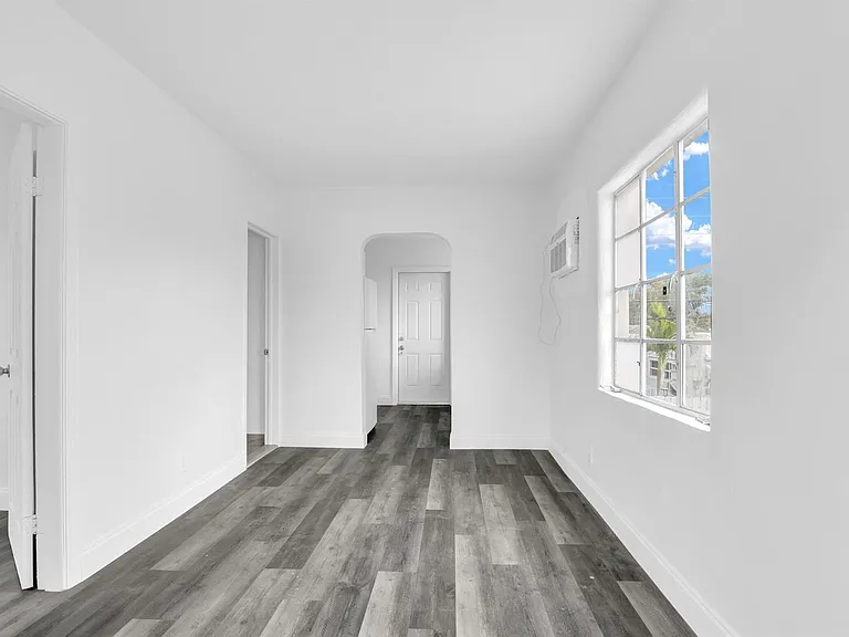 820 N Dixie Hwy #4 — Photo 6