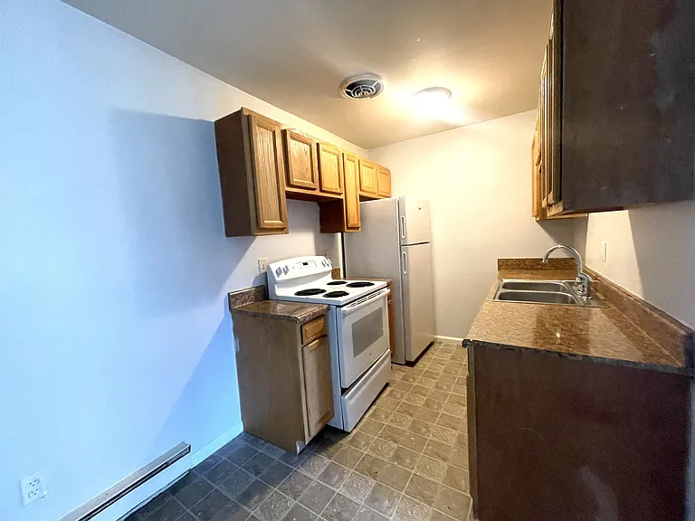 243 Maryland Ave — Photo 9