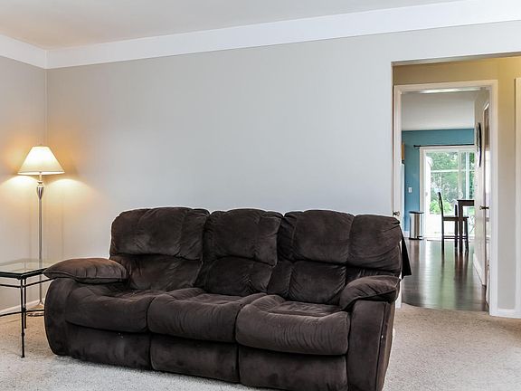 5th image of 1055 Edna St SE
