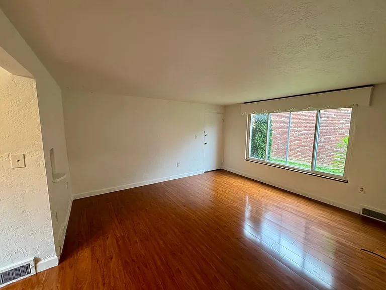 111 W. Steuben Street — Photo 7