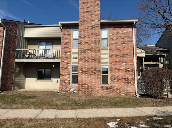 22140 Indian Creek Dr, Farmington Hills, MI 48335