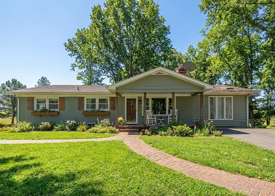 1st image of 216 Rocky Knoll Ln