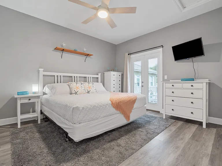 2nd bedroom with king bed on the second floor