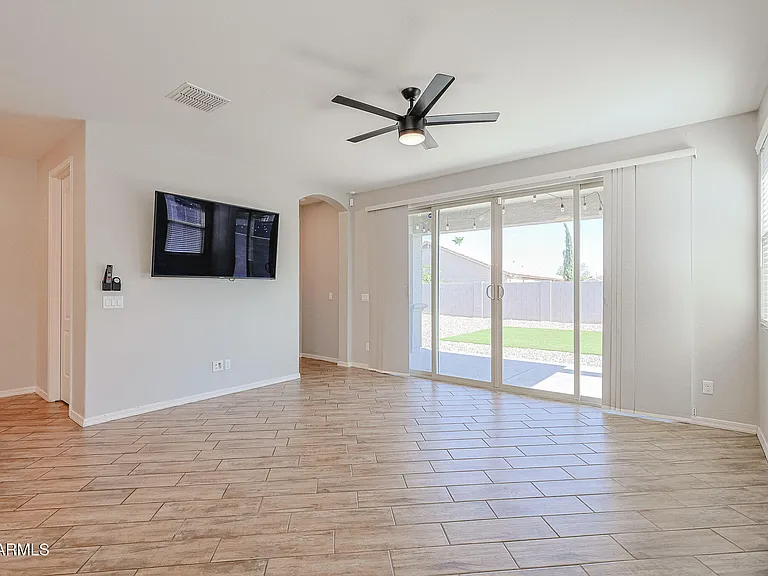 15269 W Pierce St — Photo 7