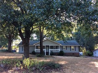105 Oakwood Dr, Honea Path, SC 29654