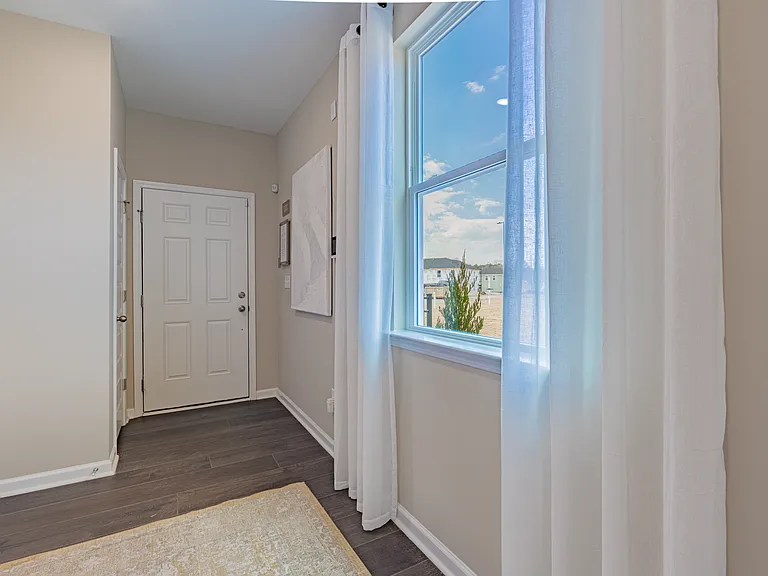 516 Eastwood St — Photo 3