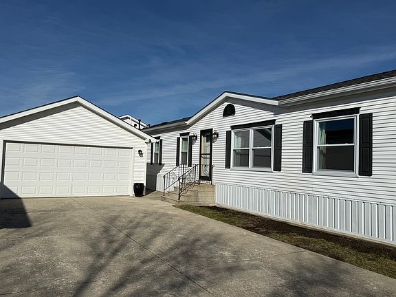 2nd image of 201 Begonia Dr