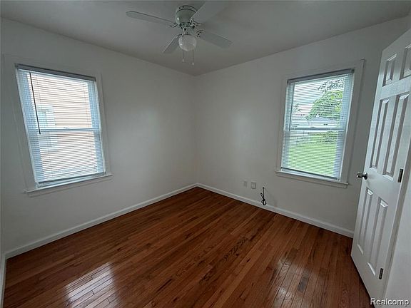 5th image of 26985 Andover St