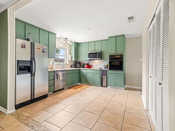 5th image of 2102 Pear St
