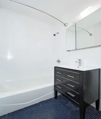 Rented by Icon Realty Management | media 8