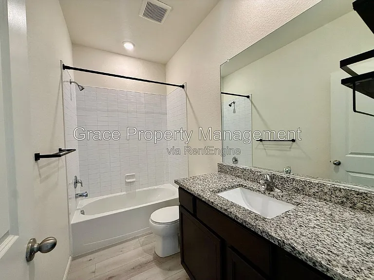524 Jordan St — Photo 5