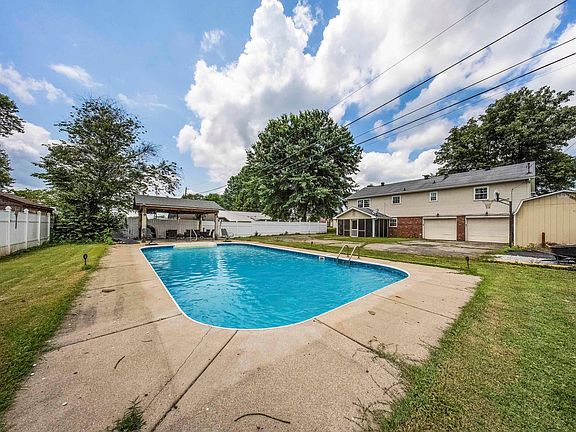 2nd image of 1524 Elmhurst Dr