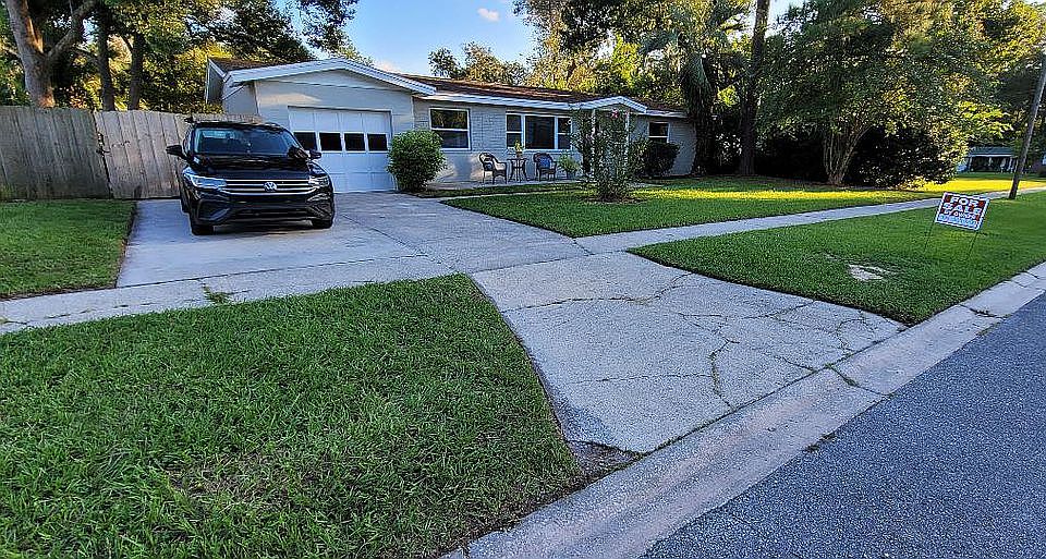 1st image of 2568 Hazel Dr