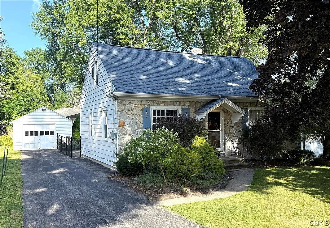 4 bed, 2.0 bath, 1386 sqft, $2,500 — Photo 1