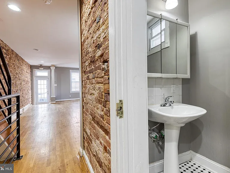 1514 Light St — Photo 7