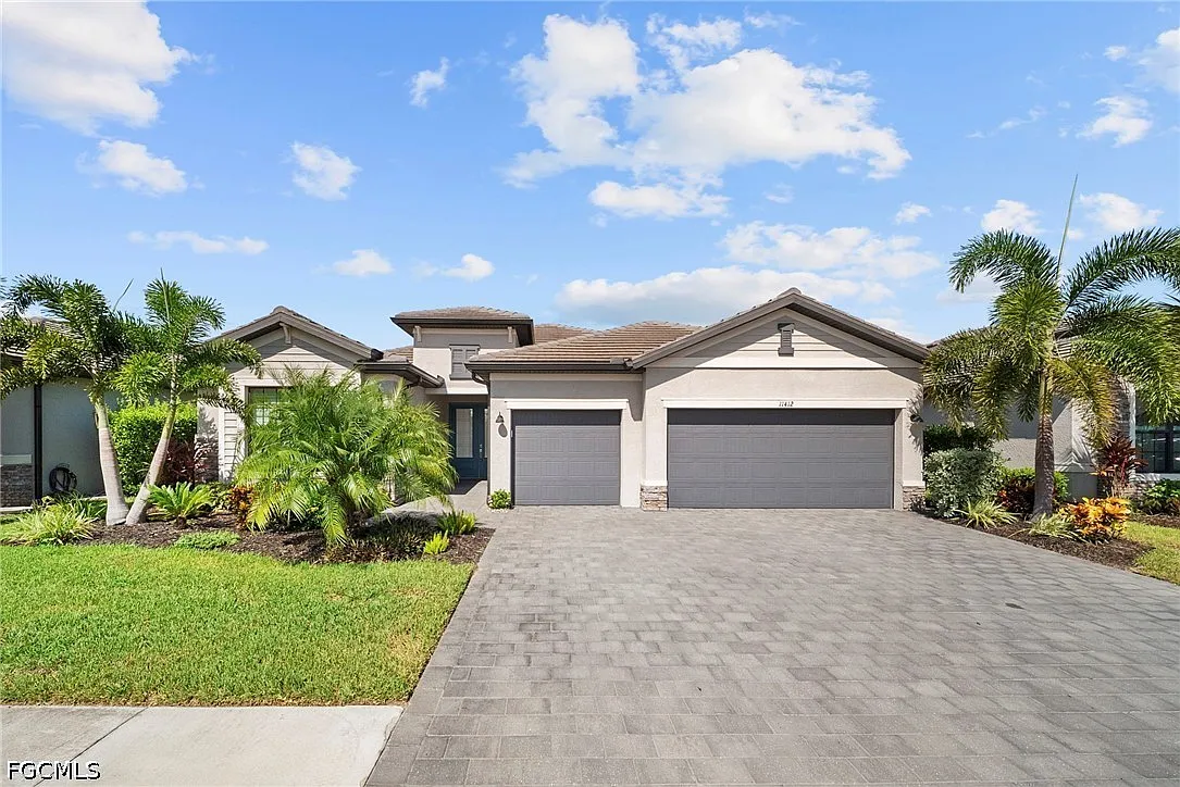 3 bed, 3.0 bath, 2434 sqft, $3,000 — Photo 1