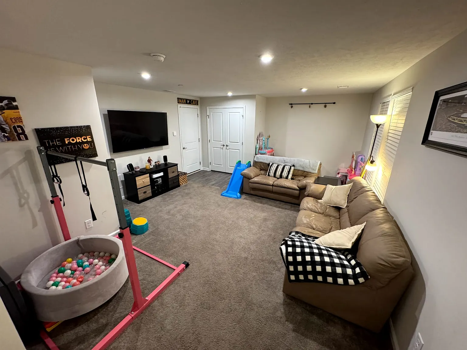 3 bed, 2.5 bath, 1953 sqft, $2,400 — Photo 3