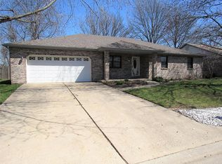 713 Deerfield Dr, Swansea, IL