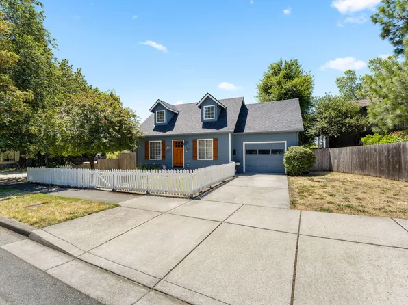 533 NW D St, Grants Pass, OR 97526