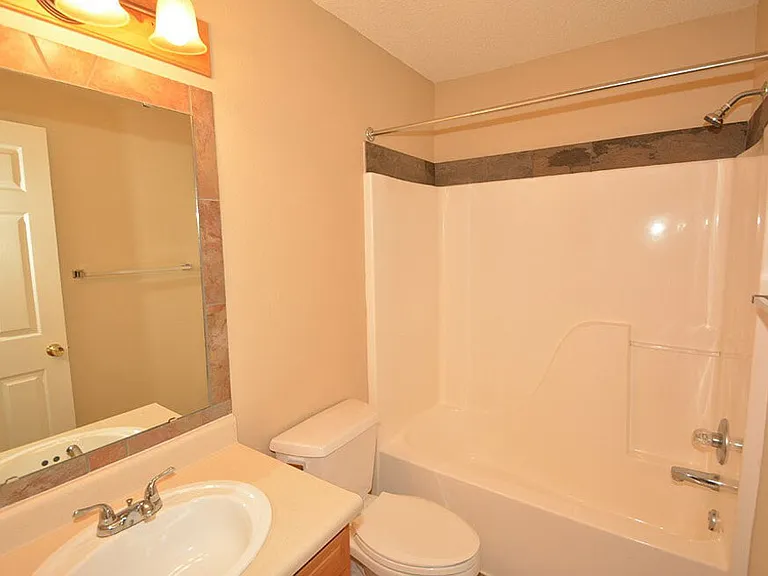 11960 Locus Ln — Photo 19