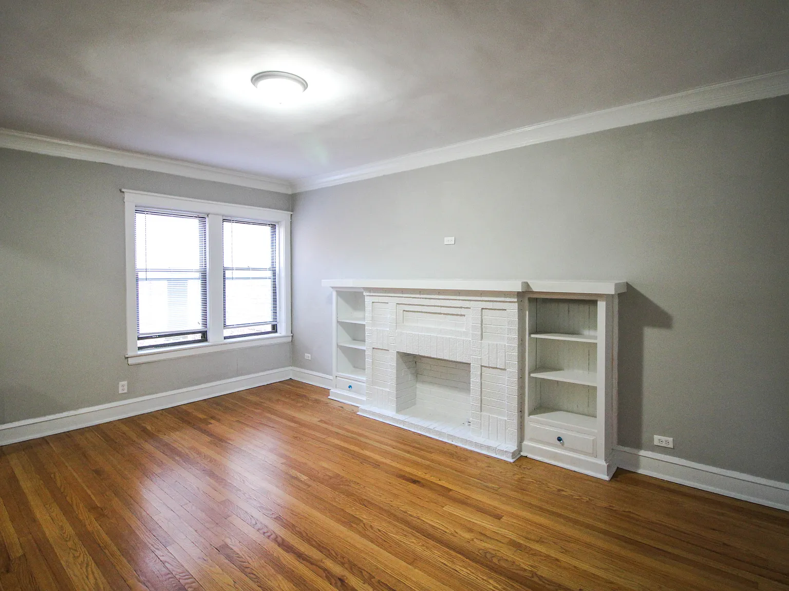 2 bed, 900 sqft, $1,800 — Photo 2