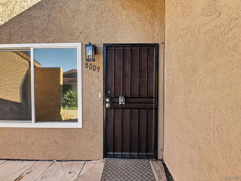 8009 Calle Fanita — Photo 5