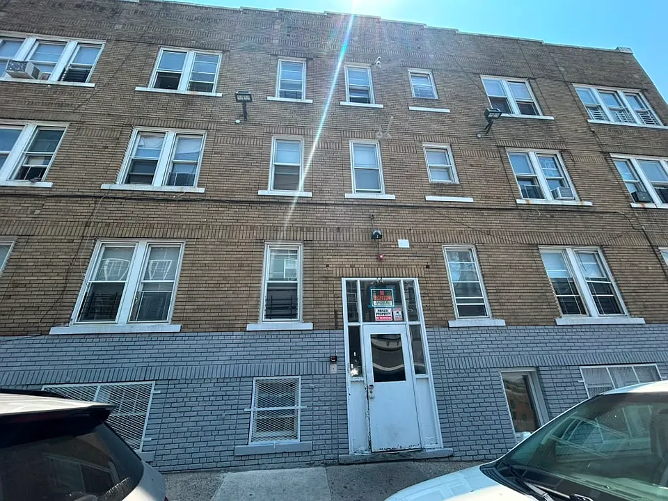 44 12th Ave #2B