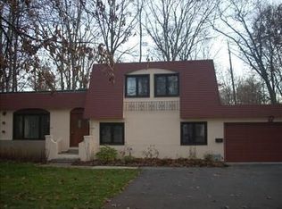 824 Valley Dr, Amherst, OH