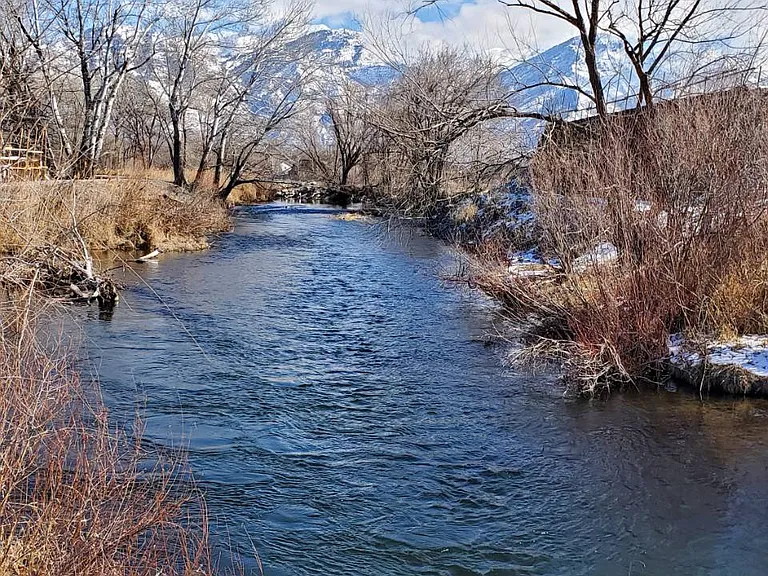 Surround yourself with nature's beauty. Live in a neighborhood with easy access to stunning mountain vistas and the vibrant Provo River for an unmatched quality of life.