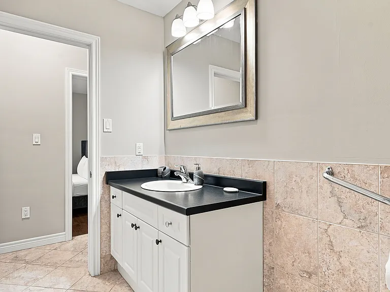 240 Lakeshore Rd #1 — Photo 17