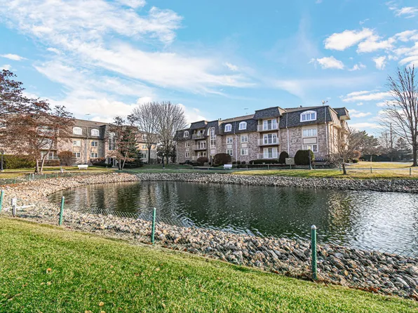 810 Swan Dr Unit 2A, Dyer, IN 46311