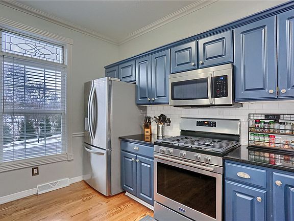 5th image of 201 Beech St