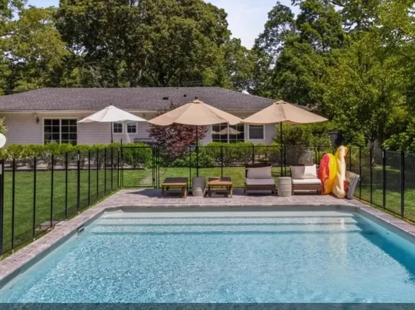 https://photos.zillowstatic.com/fp/49a286597548e1ea852583300a8b0ae9-p_e.webp