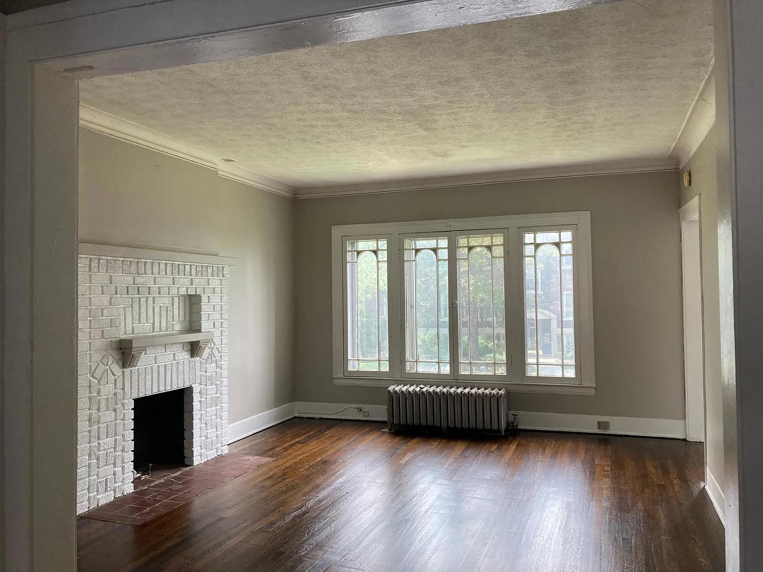 3 bed, 1200 sqft, $1,355 — Photo 3