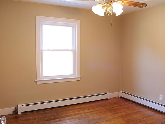 3rd image of 1419 W Hines St