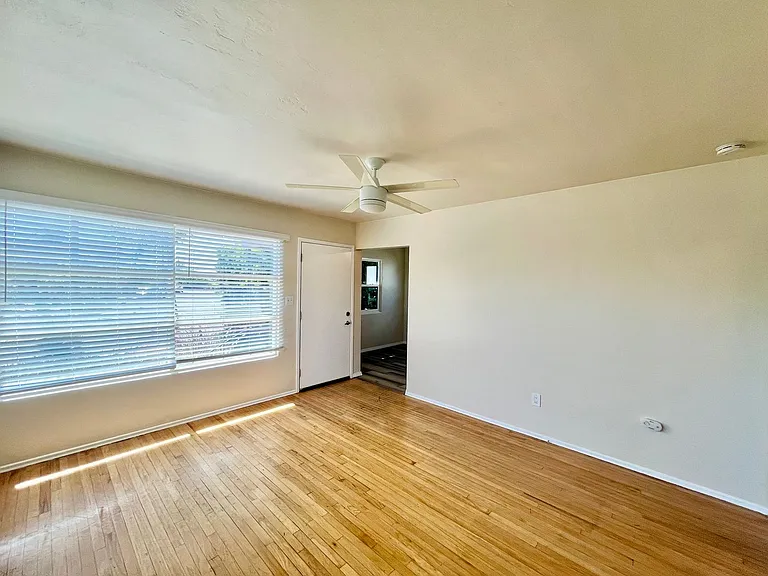 2447 Boundary St — Photo 13