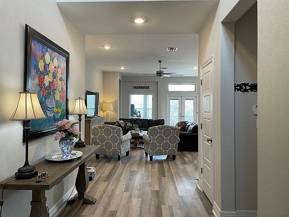 4th image of 412 Fair Oaks Dr