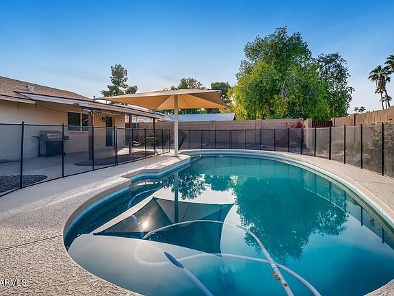 2nd image of 3022 E Sierra St